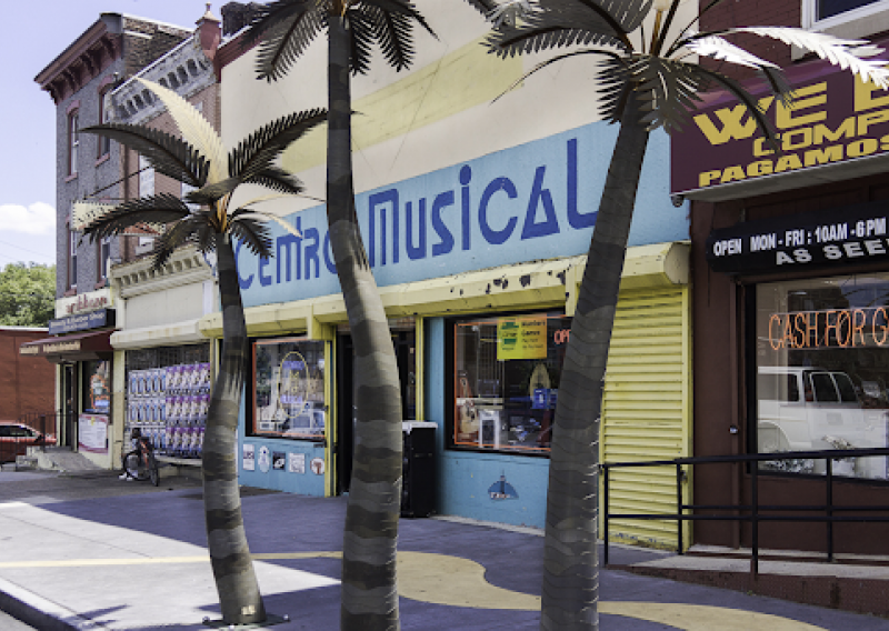 Steel palm trees surrounding commercial area in el Bloque de Oro